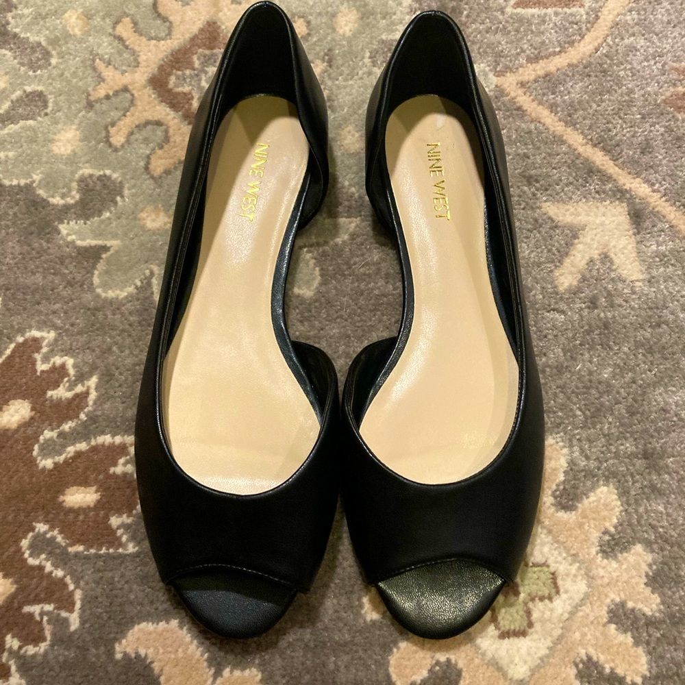 NWOT Nine West Cut Out Black Sandal Flats